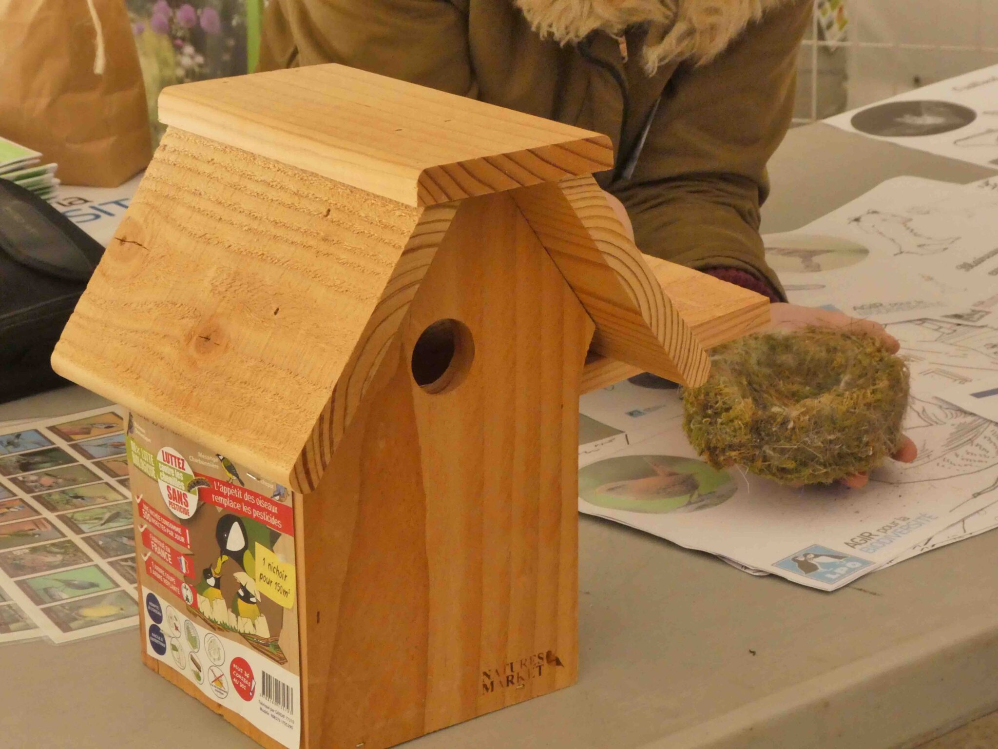 La ligue de la protection des oiseaux (LPO) était aussi présente au quartier Bellegrave, fin novembre, pour sensibiliser le public sur la protection de la faune et la flore. Pour encourager les citoyens à mettre la nature au cœur de la société, eux aussi ont proposé aux habitants de construire des refuges pour animaux sauvages.